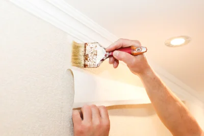 Pose de papier peint à Trégunc — revêtements muraux et toiles de verre